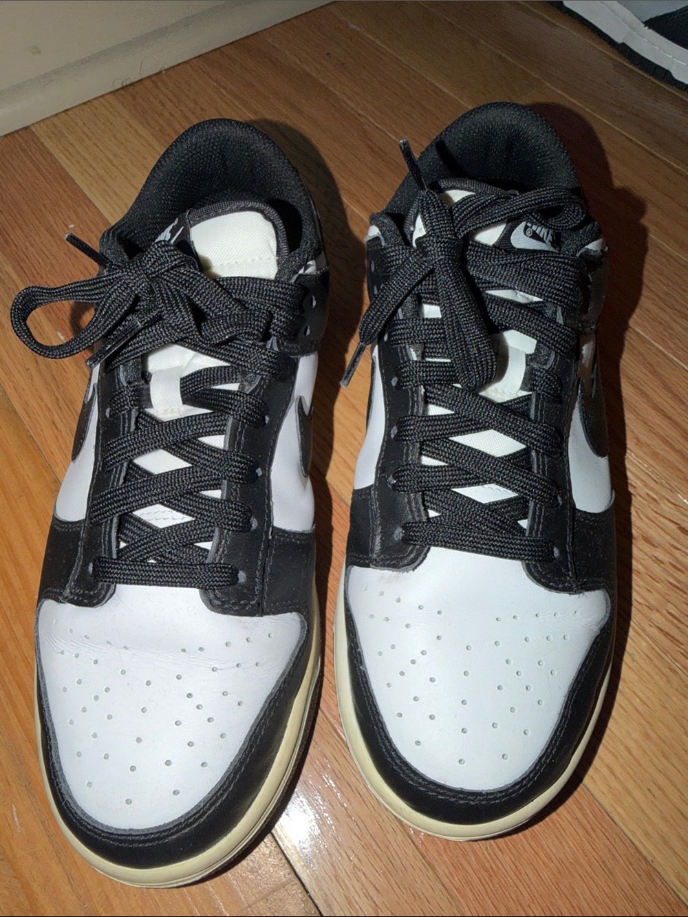 Nike Men’s Black and White Low-Top Sneakers